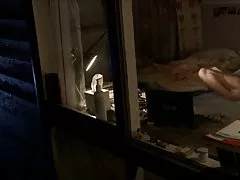 Ce fete fac atunci când ei cred că nimeni nu este în căutarea de 3
