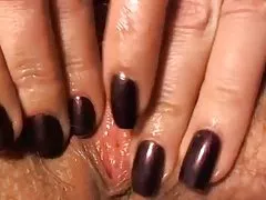 Closeup freca şi toying păros păsărică