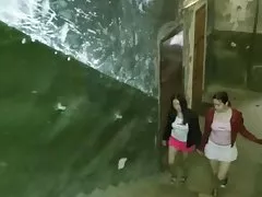 Fete distra în dormitor