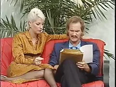 Părul scurt blonde lucru doamna