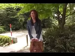 39yr vechi yumiko takagi în afara legat