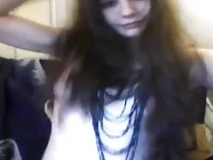 O fata de 18 ani păros cu păsărică cremoase pe webcam